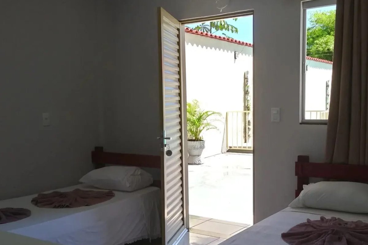 Piscina e área de convivência para relaxar após a pescaria