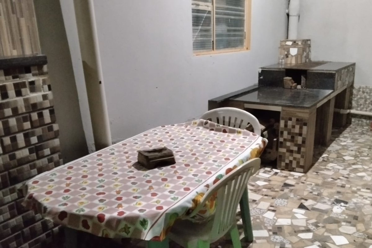 Piscina e espaço de convivência