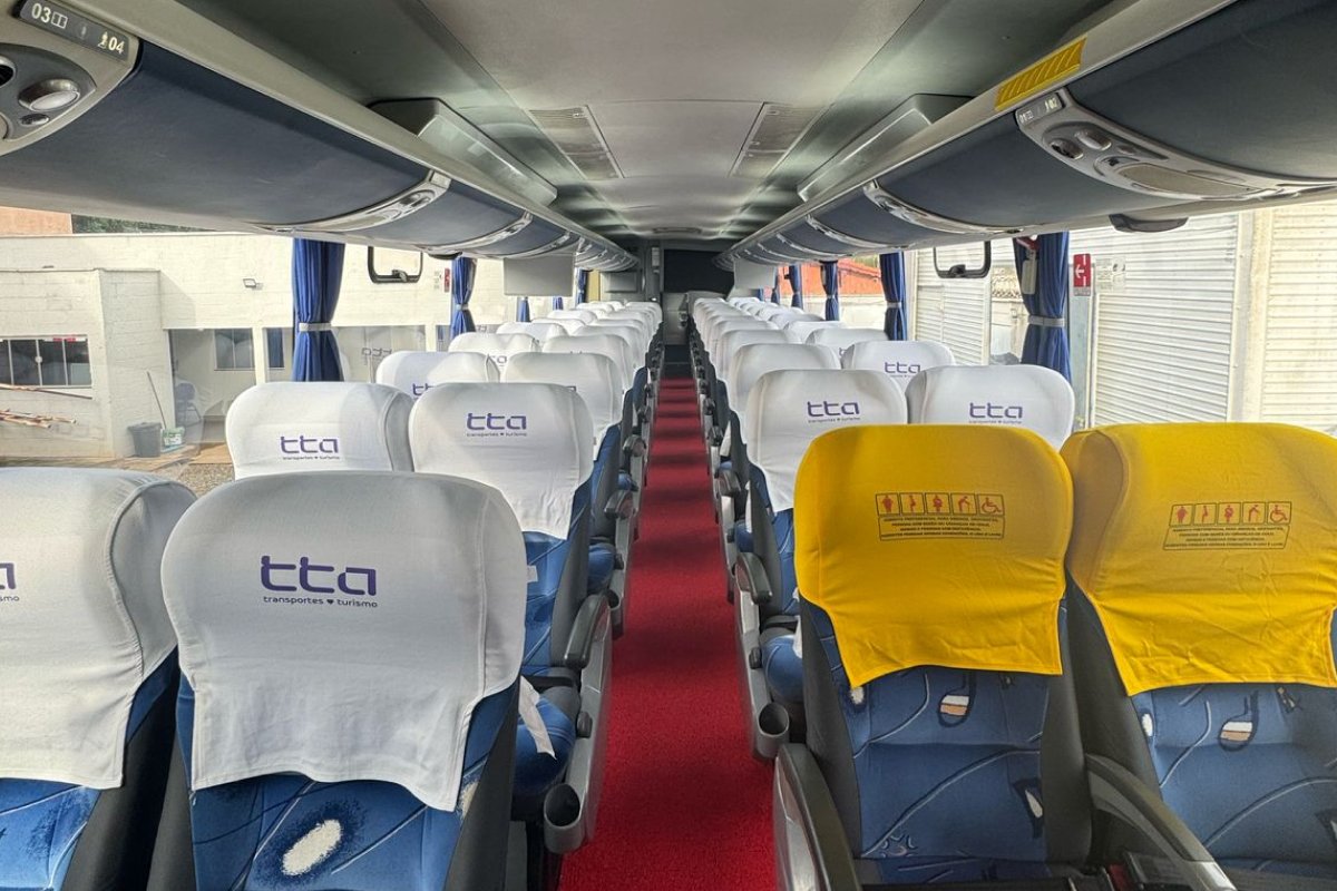 Detalhes do conforto a bordo: USB, Wi-Fi e entretenimento