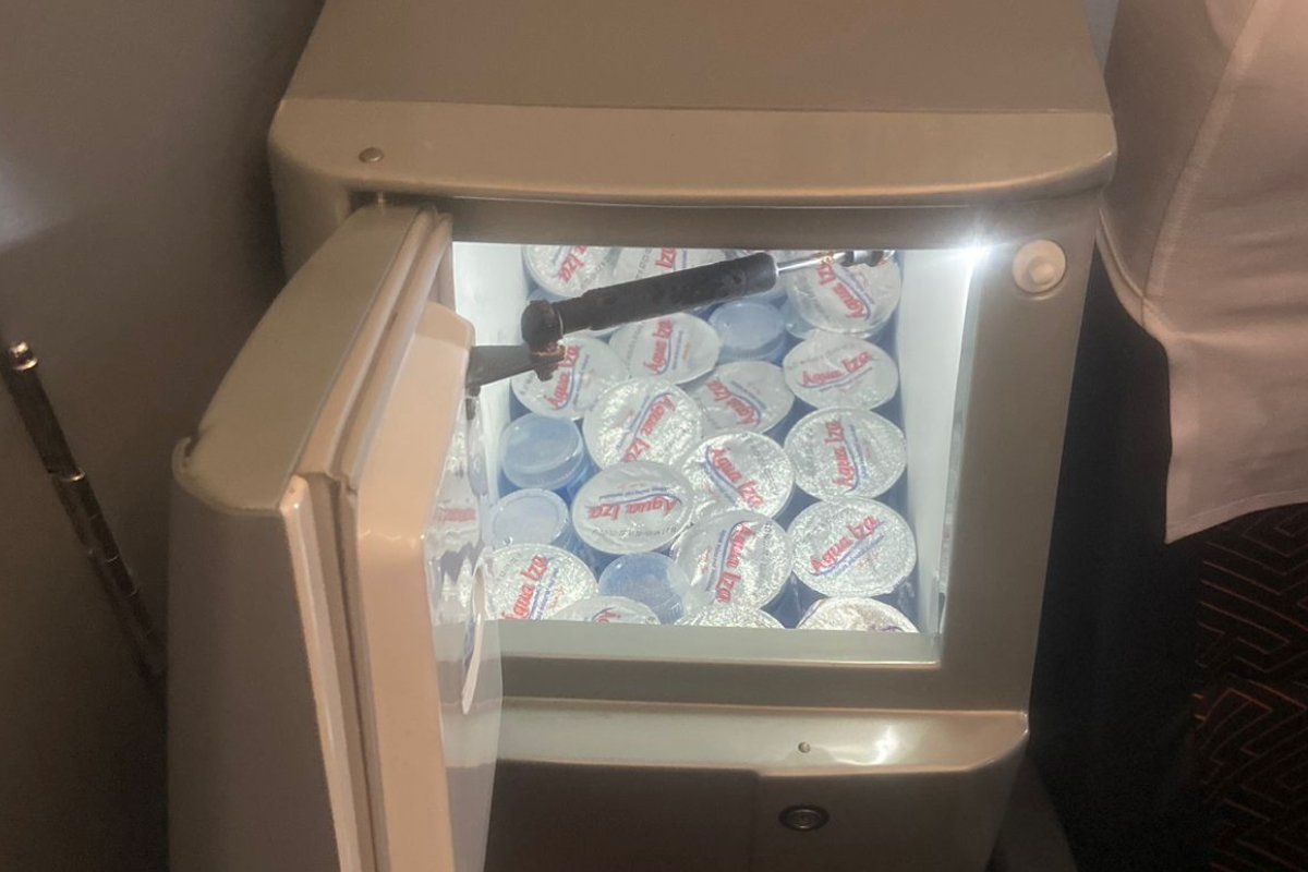 Detalhes do conforto a bordo: USB, Wi-Fi e entretenimento